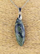Cargar imagen en el visor de la galería, Colgante Piedra Jaspe Cocodrilo Mod. 2
