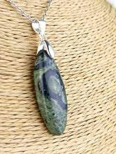 Cargar imagen en el visor de la galería, Colgante Piedra Jaspe Cocodrilo Mod. 2
