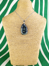 Cargar imagen en el visor de la galería, Colgante Piedra Jaspe Cocodrilo Mod. 3
