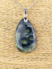 Cargar imagen en el visor de la galería, Colgante Piedra Jaspe Cocodrilo Mod. 3
