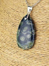 Cargar imagen en el visor de la galería, Colgante Piedra Jaspe Cocodrilo Mod. 3
