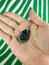 Cargar imagen en el visor de la galería, Colgante Piedra Jaspe Cocodrilo Mod. 3
