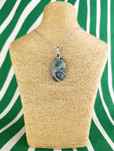 Cargar imagen en el visor de la galería, Colgante Piedra Jaspe Cocodrilo Mod. 5
