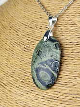 Cargar imagen en el visor de la galería, Colgante Piedra Jaspe Cocodrilo Mod. 5
