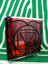 Cargar imagen en el visor de la galería, Porta velas Chakra Raiz
