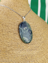 Cargar imagen en el visor de la galería, Colgante Piedra Jaspe Cocodrilo Mod. 4
