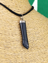 Cargar imagen en el visor de la galería, Colgante Manita Onix Negro Mod 1
