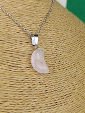 Cargar imagen en el visor de la galería, Colgante Luna Cuarzo Rosa Mini
