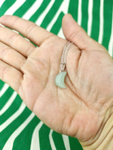 Cargar imagen en el visor de la galería, Colgante Luna Aventurina Mini
