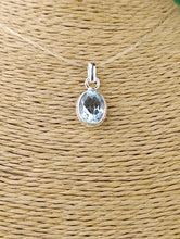 Cargar imagen en el visor de la galería, Colgante de Topacio Azul Plata
