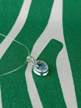 Cargar imagen en el visor de la galería, Colgante de Topacio Azul Plata
