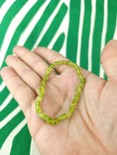Cargar imagen en el visor de la galería, Pulsera Nuggets Peridoto u Olivino
