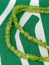 Cargar imagen en el visor de la galería, Collar Nuggets Peridoto u Olivino 70 cm
