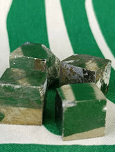 Cargar imagen en el visor de la galería, Pirita Cubica de Navaju 50 grs Grande
