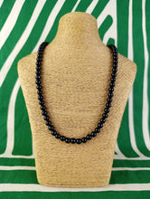 Cargar imagen en el visor de la galería, Collar Onix Negro 6 mm Acero Dorado
