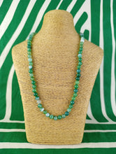 Cargar imagen en el visor de la galería, Collar Agata Verde 6 mm Acero Dorado
