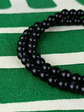 Cargar imagen en el visor de la galería, Collar Onix Negro 6 mm Acero Dorado
