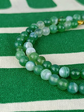 Cargar imagen en el visor de la galería, Collar Agata Verde 6 mm Acero Dorado
