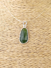 Cargar imagen en el visor de la galería, Colgante Jade Verde Plata Mod. 2

