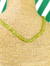 Cargar imagen en el visor de la galería, Collar Nuggets Peridoto u Olivino 54 cm
