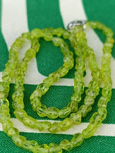 Cargar imagen en el visor de la galería, Collar Nuggets Peridoto u Olivino 54 cm
