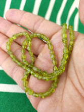 Cargar imagen en el visor de la galería, Collar Nuggets Peridoto u Olivino 54 cm

