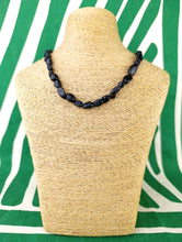 Cargar imagen en el visor de la galería, Collar / Gargantilla Agata Negra Nuggets

