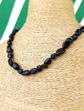 Cargar imagen en el visor de la galería, Collar / Gargantilla Agata Negra Nuggets
