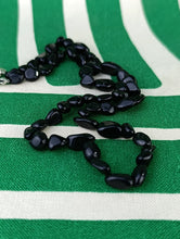 Cargar imagen en el visor de la galería, Collar / Gargantilla Agata Negra Nuggets
