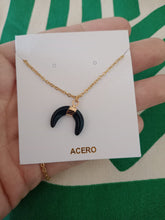 Cargar imagen en el visor de la galería, Colgante Media Luna de Onix Dorado
