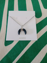 Cargar imagen en el visor de la galería, Colgante Media Luna de Onix Plata

