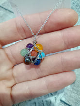 Cargar imagen en el visor de la galería, Colgante Estrella 7 Chakras
