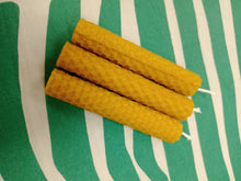 Cargar imagen en el visor de la galería, Vela Panal 10 x 2 cm
