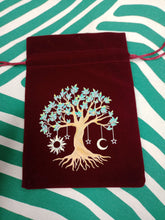 Cargar imagen en el visor de la galería, Bolsa Tela Arbol de la Vida Granate
