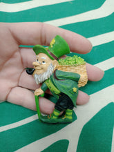 Cargar imagen en el visor de la galería, Iman Leprechaun Buena Suerte Baston (ultimas unidades)
