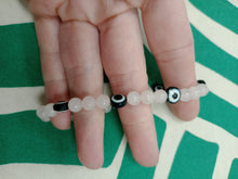 Cargar imagen en el visor de la galería, Pulsera Elástica Cuarzo Rosa Ojo Turco Negro
