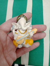 Cargar imagen en el visor de la galería, Figuritas Mini Ganesha Instrumentos
