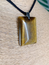 Cargar imagen en el visor de la galería, Colgante Ojo de Tigre Rectangular Mod. 3
