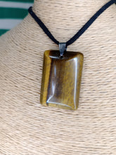 Cargar imagen en el visor de la galería, Colgante Ojo de Tigre Rectangular Mod. 3
