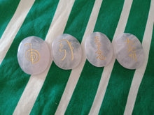 Cargar imagen en el visor de la galería, Juego Reiki Cuarzo Rosa Mod. 2
