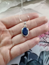 Cargar imagen en el visor de la galería, Colgante Plata Zafiro Grande Oval Rayas

