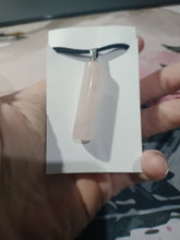 Cargar imagen en el visor de la galería, Colgante Cilindrico Cuarzo Rosa Mod. 5
