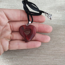 Cargar imagen en el visor de la galería, Colgante Jaspe Rojo Corazon Mod. 1
