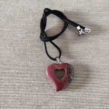 Cargar imagen en el visor de la galería, Colgante Jaspe Rojo Corazon Mod. 3
