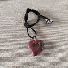 Cargar imagen en el visor de la galería, Colgante Jaspe Rojo Corazon Mod. 3
