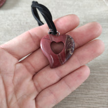 Cargar imagen en el visor de la galería, Colgante Jaspe Rojo Corazon Mod. 3
