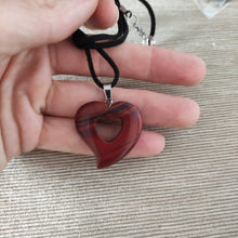 Cargar imagen en el visor de la galería, Colgante Jaspe Rojo Corazon Mod. 6
