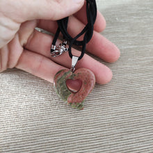 Cargar imagen en el visor de la galería, Colgante Jaspe Unakita Corazon Mod. 2
