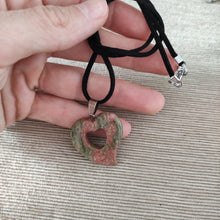 Cargar imagen en el visor de la galería, Colgante Jaspe Unakita Corazon Mod. 4
