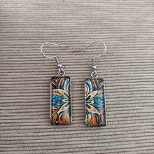 Cargar imagen en el visor de la galería, Pendientes Glass &amp; Steel Mandala Floral
